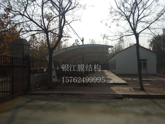 山東醫(yī)藥技師學(xué)院膜結(jié)構(gòu)車棚.jpg